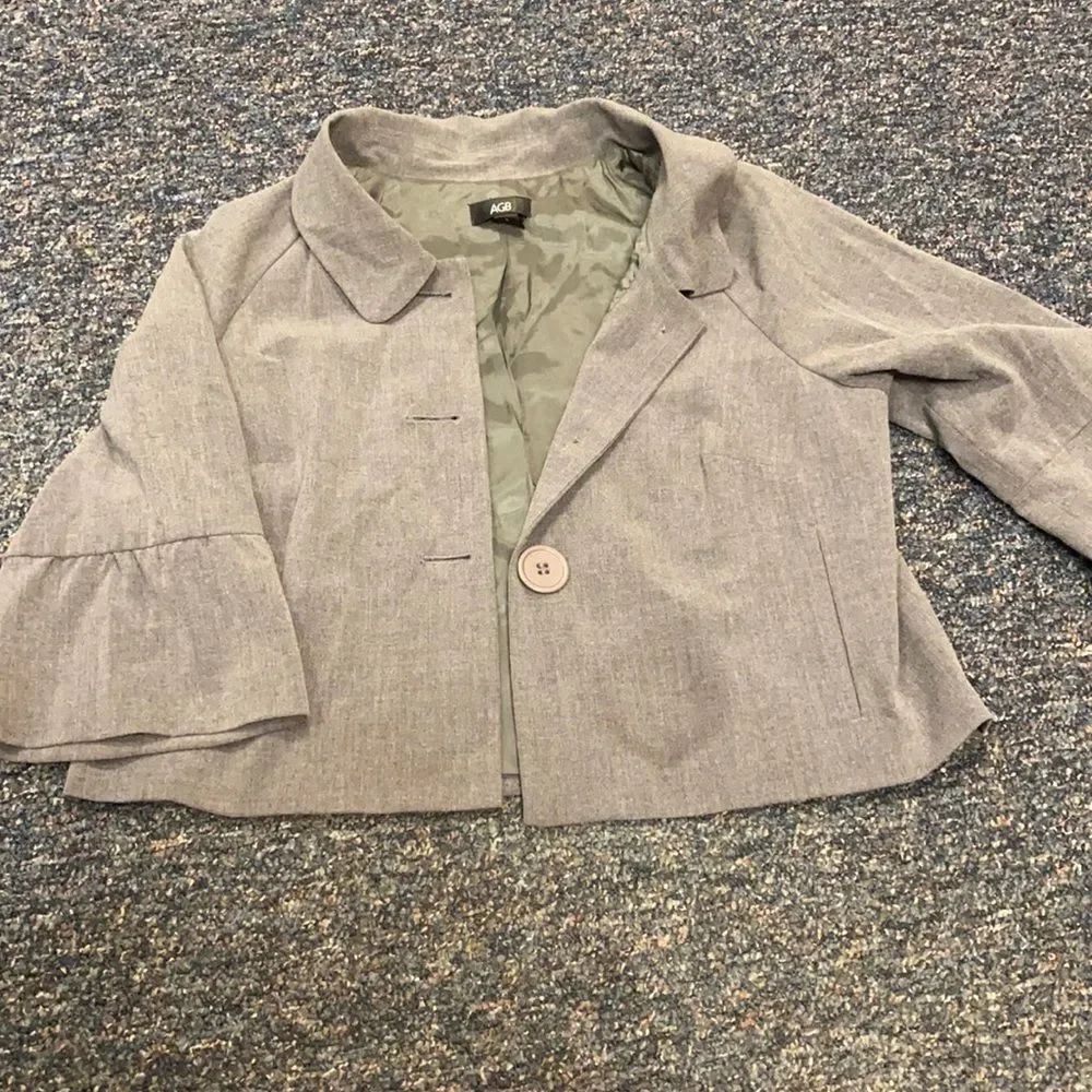 AGB Gray Crop Blazer sz. 6